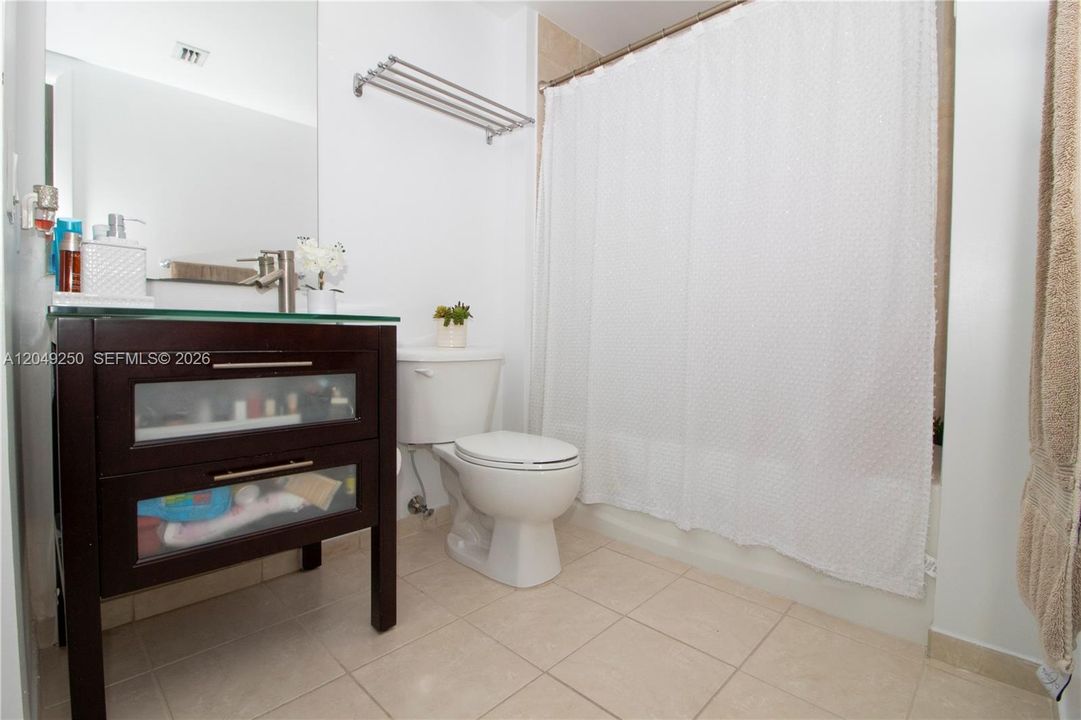 For Rent: $2,400 (1 beds, 1 baths, 637 Square Feet)