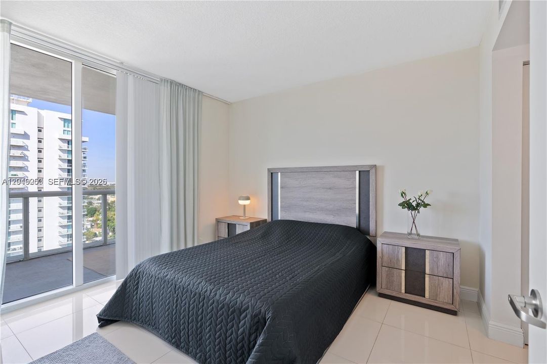 For Rent: $2,400 (1 beds, 1 baths, 637 Square Feet)