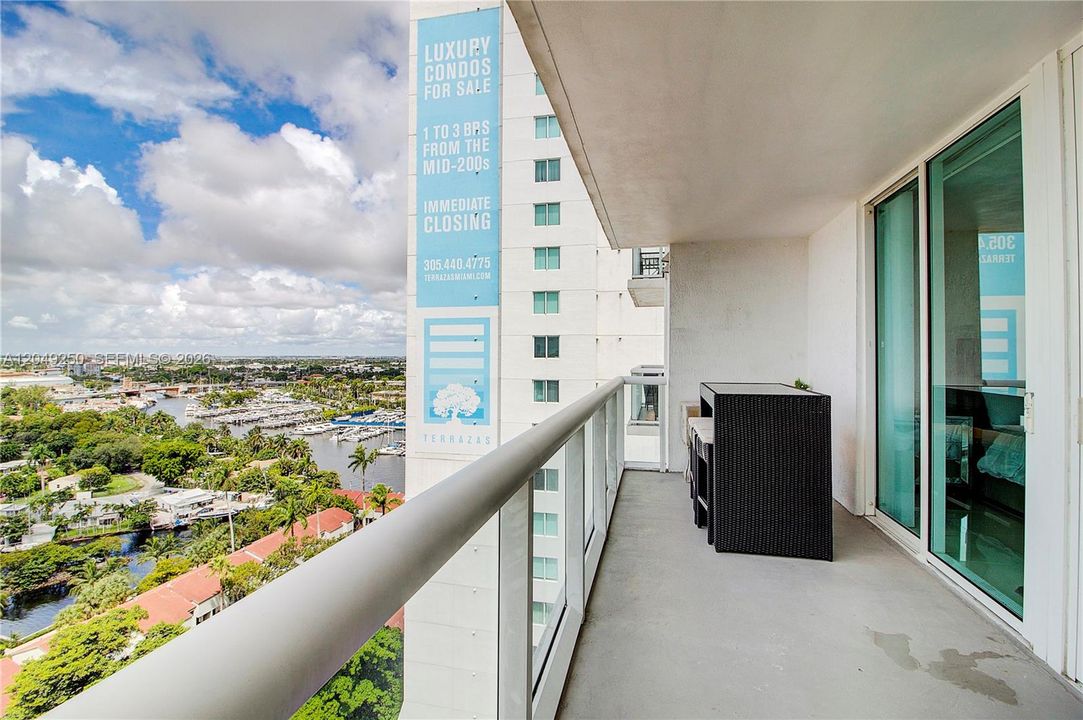 For Rent: $2,400 (1 beds, 1 baths, 637 Square Feet)
