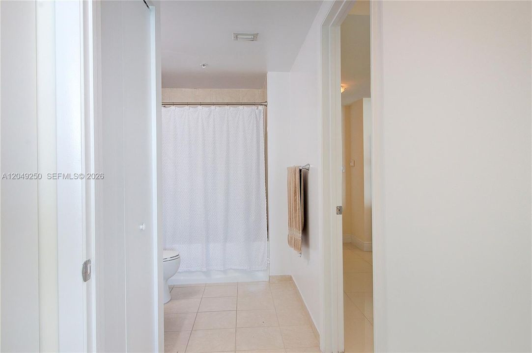 For Rent: $2,400 (1 beds, 1 baths, 637 Square Feet)
