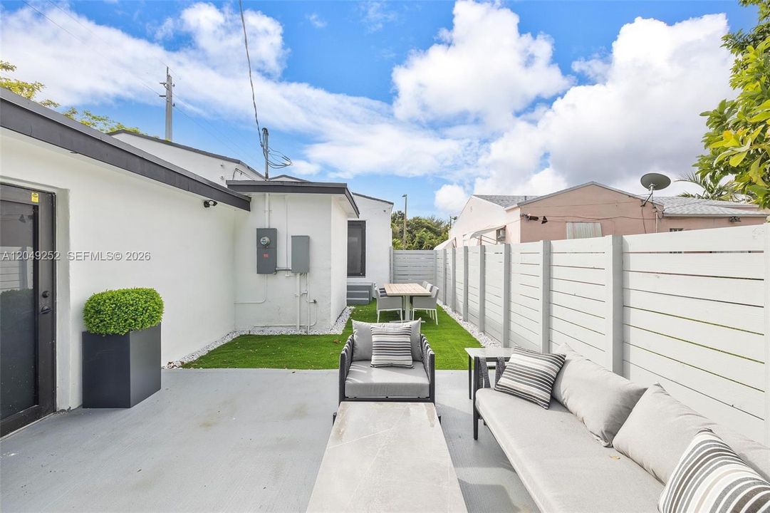 For Rent: $5,300 (4 beds, 2 baths, 1602 Square Feet)
