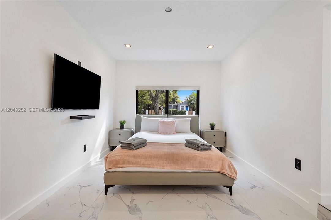 For Rent: $5,300 (4 beds, 2 baths, 1602 Square Feet)