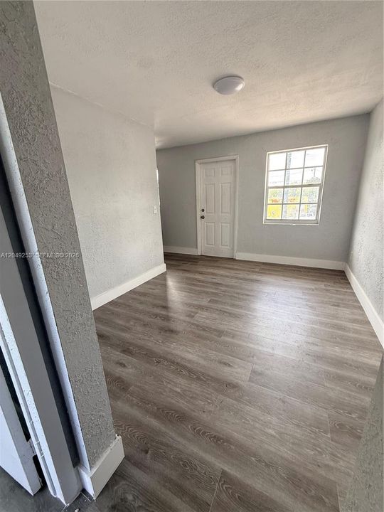 For Rent: $1,595 (1 beds, 1 baths, 575 Square Feet)