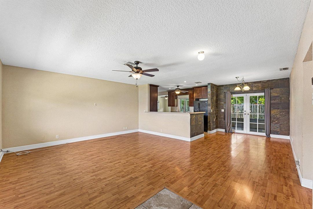 007-301Southeast3rdStreet-DeerfieldBeach