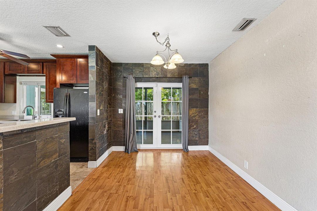 008-301Southeast3rdStreet-DeerfieldBeach