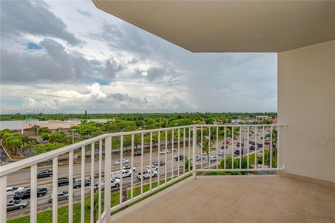 For Rent: $2,100 (1 beds, 1 baths, 780 Square Feet)