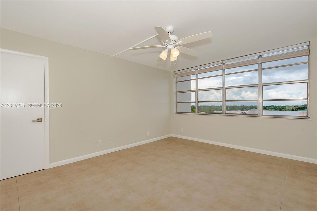 For Rent: $2,100 (1 beds, 1 baths, 780 Square Feet)