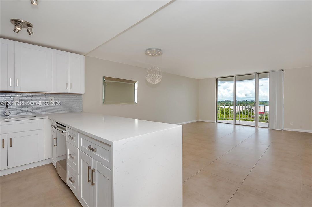 For Rent: $2,100 (1 beds, 1 baths, 780 Square Feet)