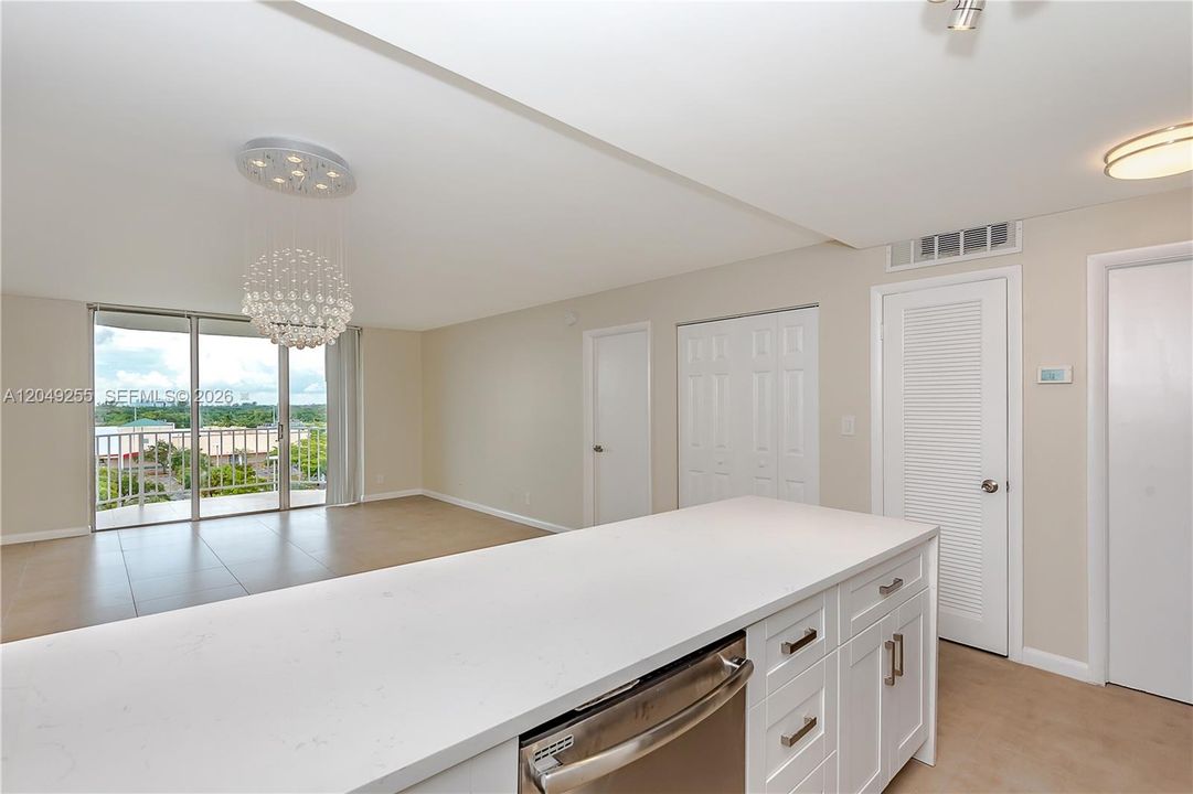For Rent: $2,100 (1 beds, 1 baths, 780 Square Feet)