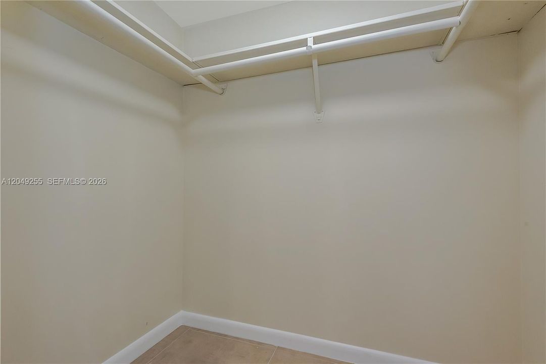 For Rent: $2,100 (1 beds, 1 baths, 780 Square Feet)