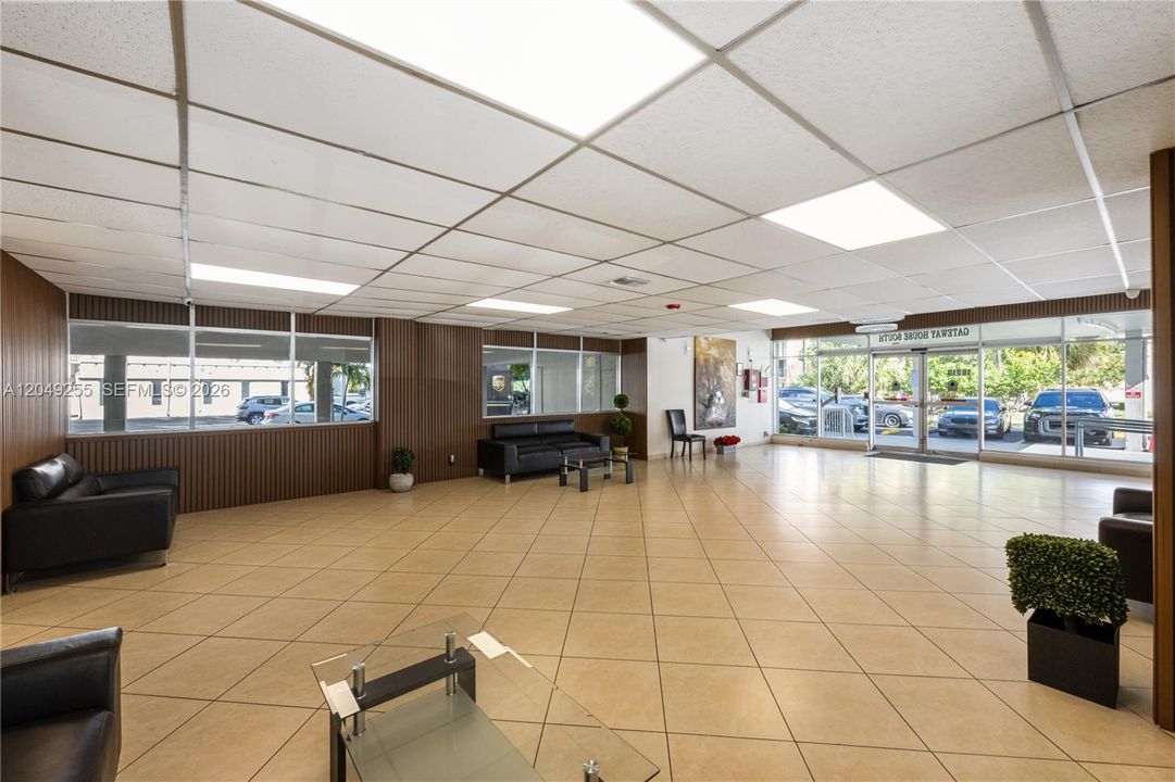 For Rent: $2,100 (1 beds, 1 baths, 780 Square Feet)