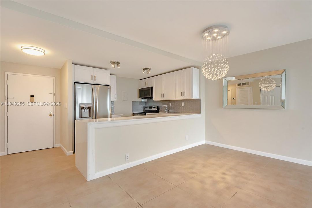 For Rent: $2,100 (1 beds, 1 baths, 780 Square Feet)