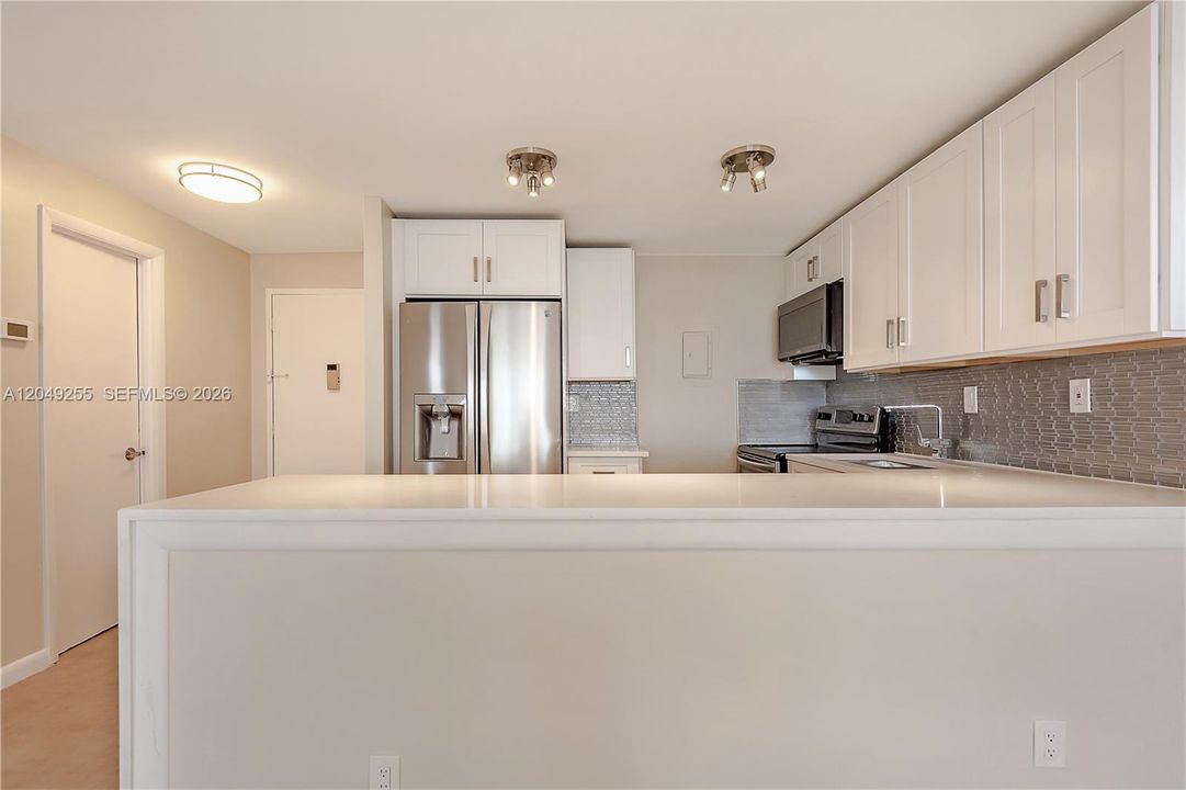 For Rent: $2,100 (1 beds, 1 baths, 780 Square Feet)