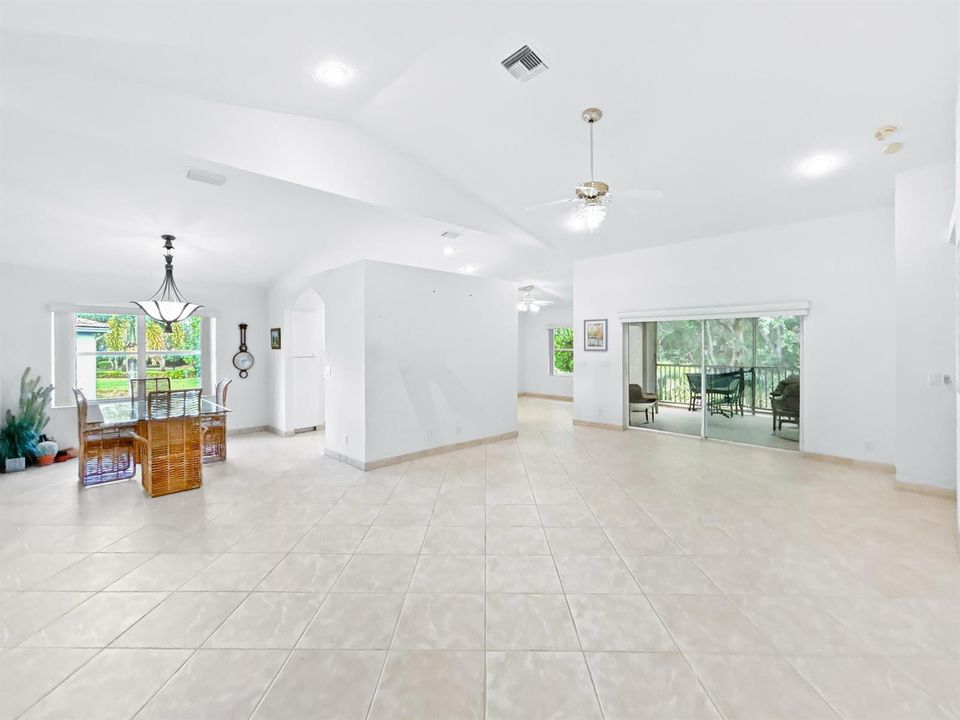 DINING/LIVING ROOM