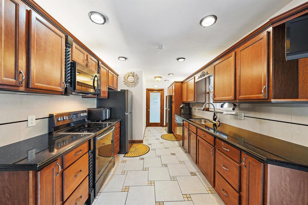 1005 Mohawk St-7