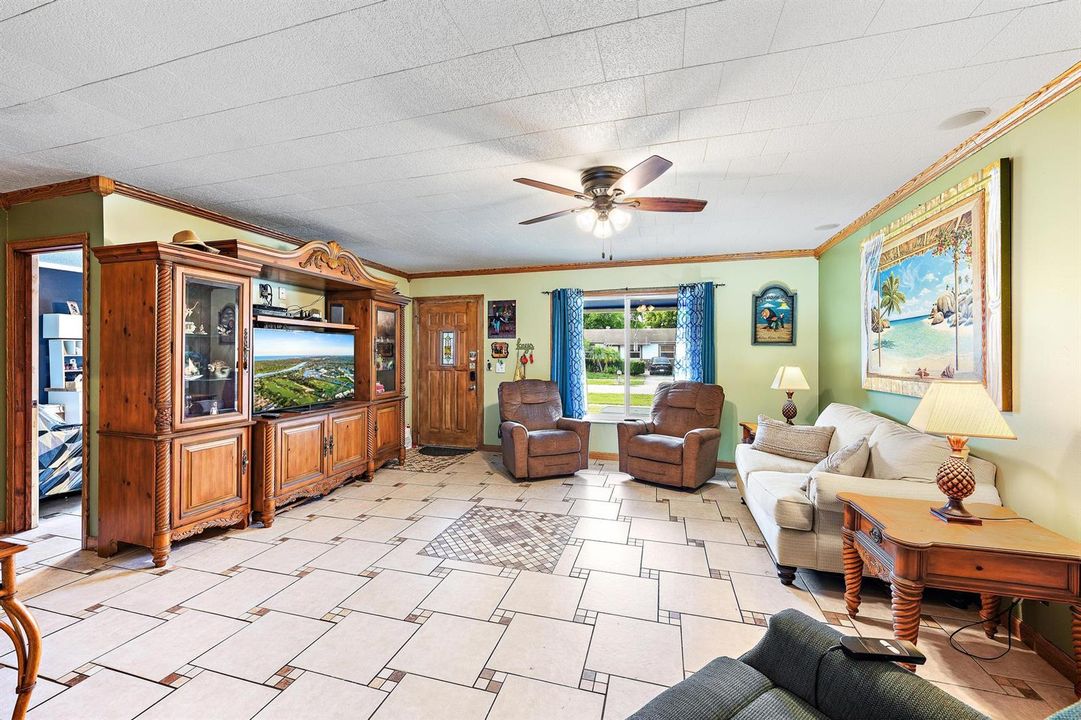 1005 Mohawk St-6