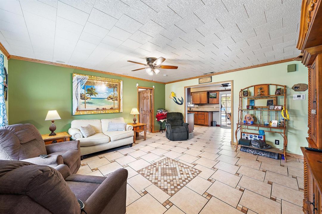 1005 Mohawk St-5