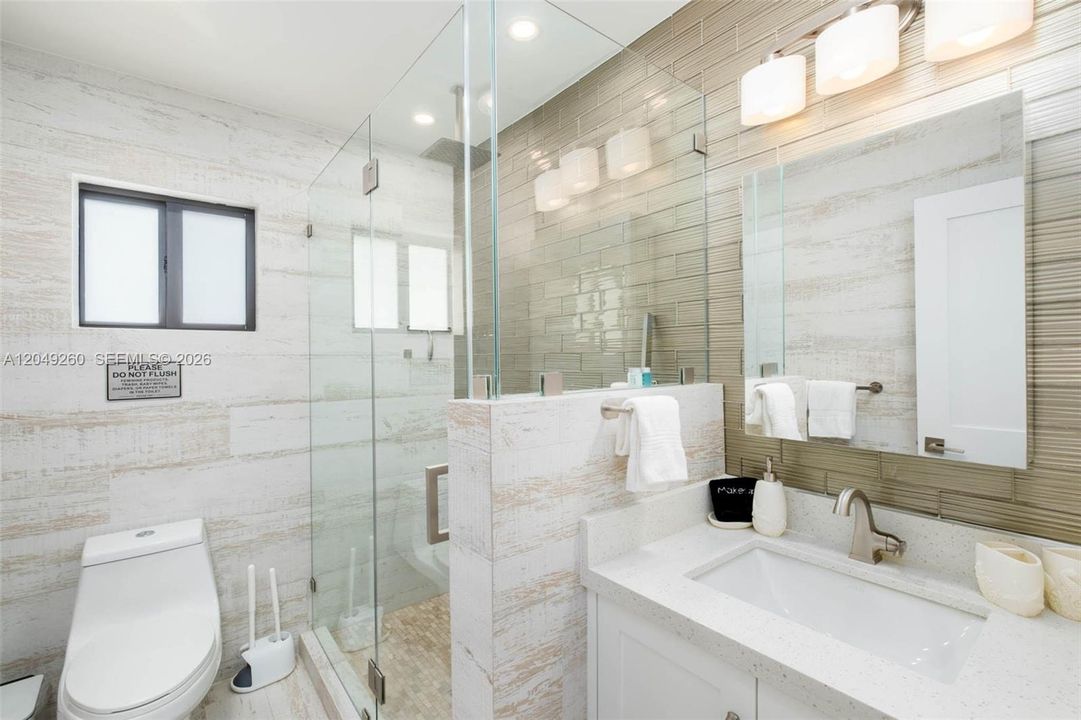 En Venta: $819,000 (2 camas, 2 baños, 918 Pies cuadrados)