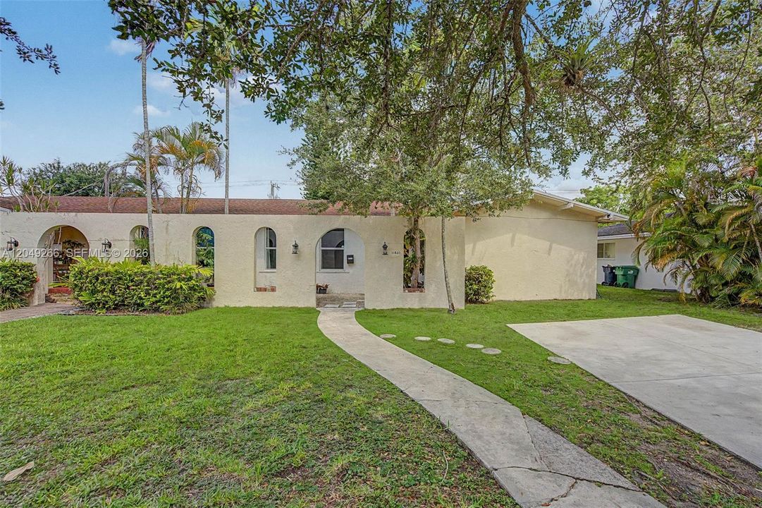 For Rent: $4,300 (3 beds, 2 baths, 1738 Square Feet)