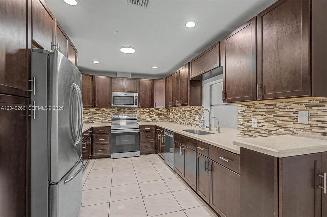 For Rent: $4,300 (3 beds, 2 baths, 1738 Square Feet)