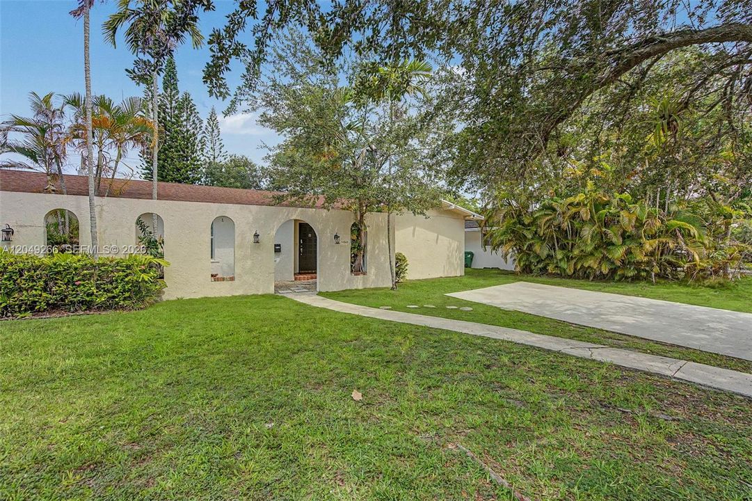 For Rent: $4,300 (3 beds, 2 baths, 1738 Square Feet)