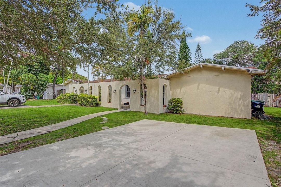 For Rent: $4,300 (3 beds, 2 baths, 1738 Square Feet)