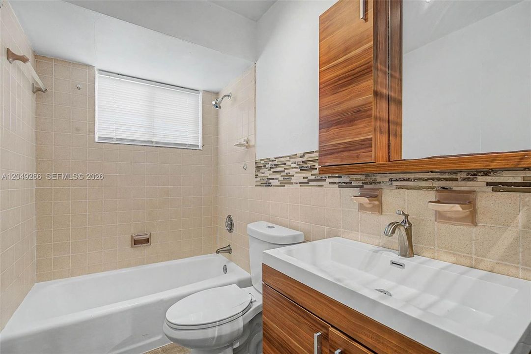 For Rent: $4,300 (3 beds, 2 baths, 1738 Square Feet)