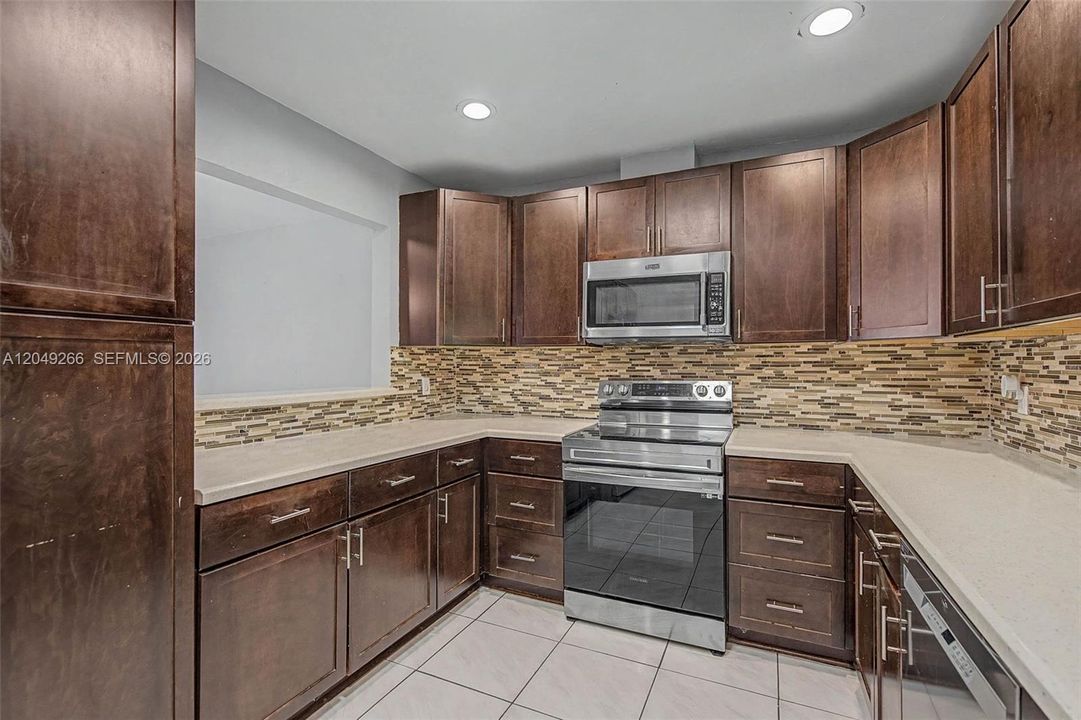 For Rent: $4,300 (3 beds, 2 baths, 1738 Square Feet)