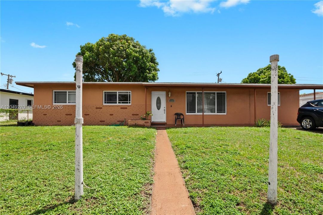 For Rent: $1,300 (1 beds, 1 baths, 1560 Square Feet)