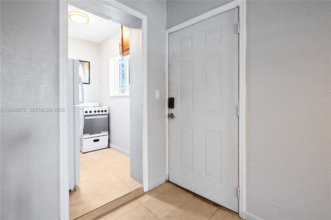 For Rent: $1,300 (1 beds, 1 baths, 1560 Square Feet)