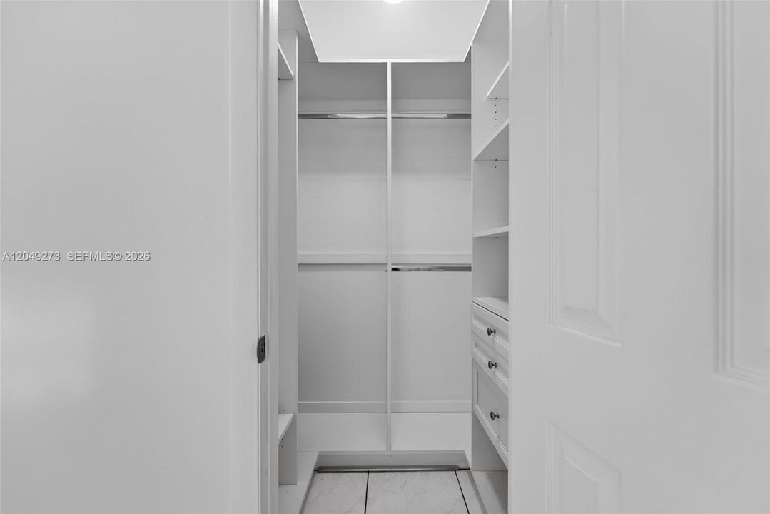 На продажу: $300,000 (2 спален, 2 ванн, 830 Квадратных фут)