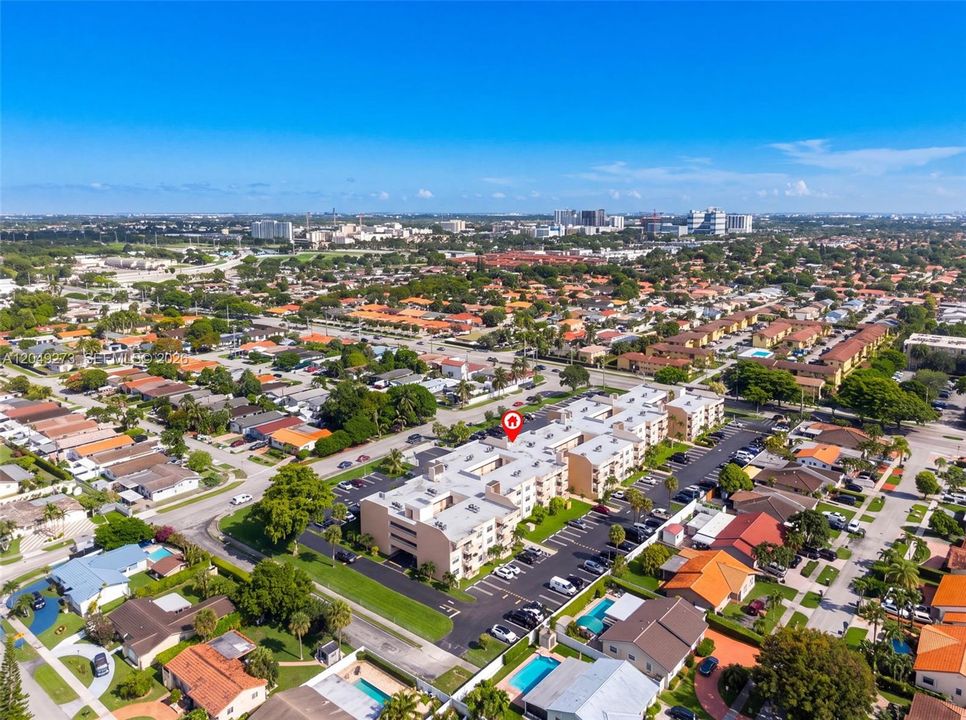 На продажу: $300,000 (2 спален, 2 ванн, 830 Квадратных фут)