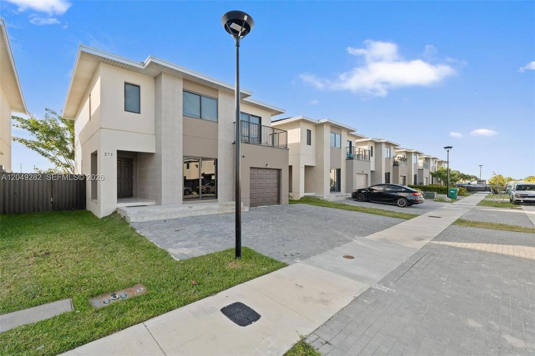For Rent: $3,400 (5 beds, 4 baths, 1746 Square Feet)