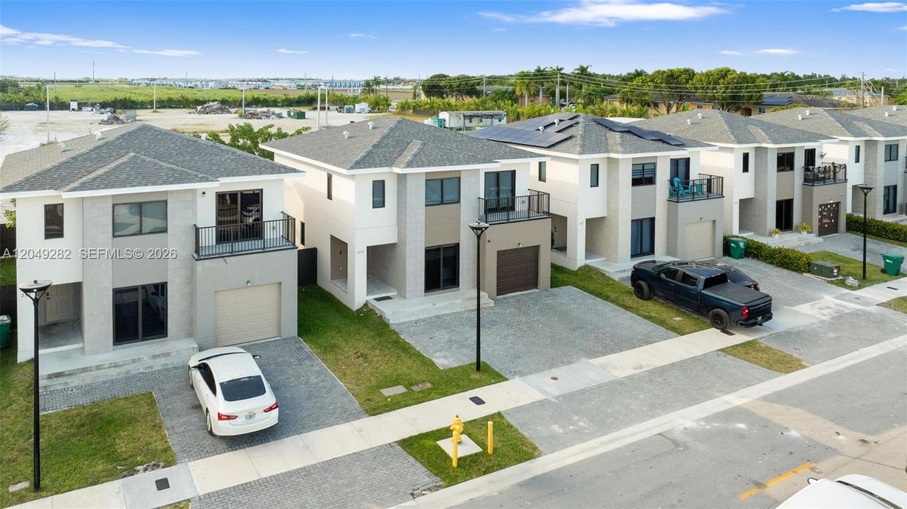 For Rent: $3,400 (5 beds, 4 baths, 1746 Square Feet)