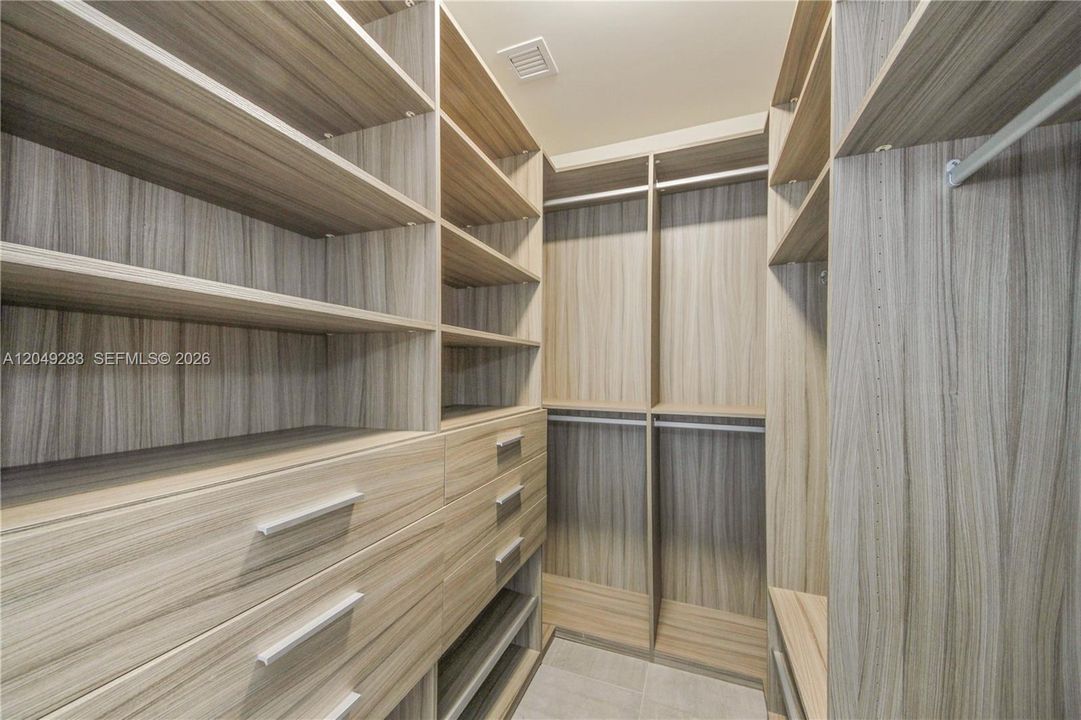 For Rent: $9,500 (2 beds, 3 baths, 1622 Square Feet)