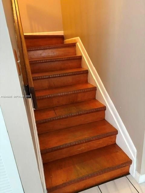 For Rent: $3,000 (3 beds, 2 baths, 1174 Square Feet)