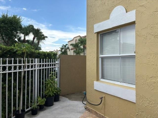 For Rent: $3,000 (3 beds, 2 baths, 1174 Square Feet)