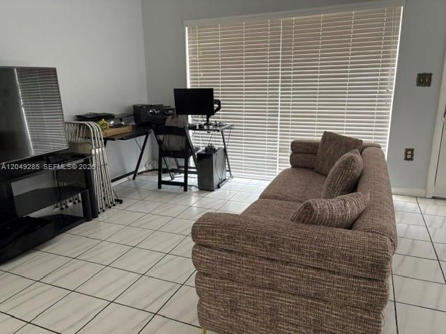 For Rent: $3,000 (3 beds, 2 baths, 1174 Square Feet)