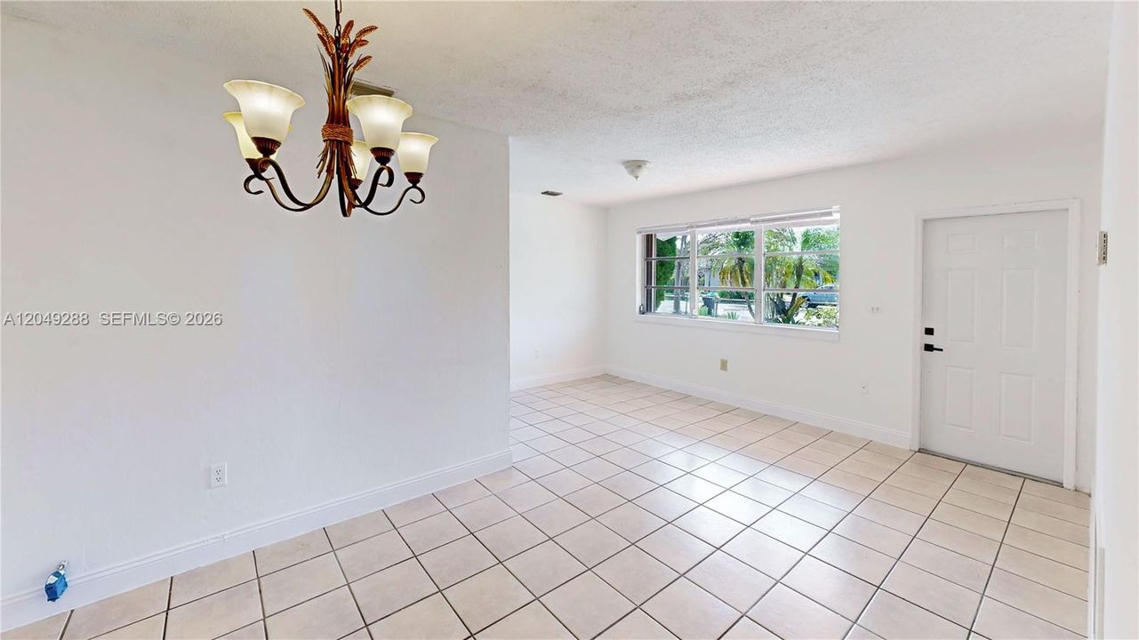 For Sale: $449,999 (3 beds, 1 baths, 1012 Square Feet)