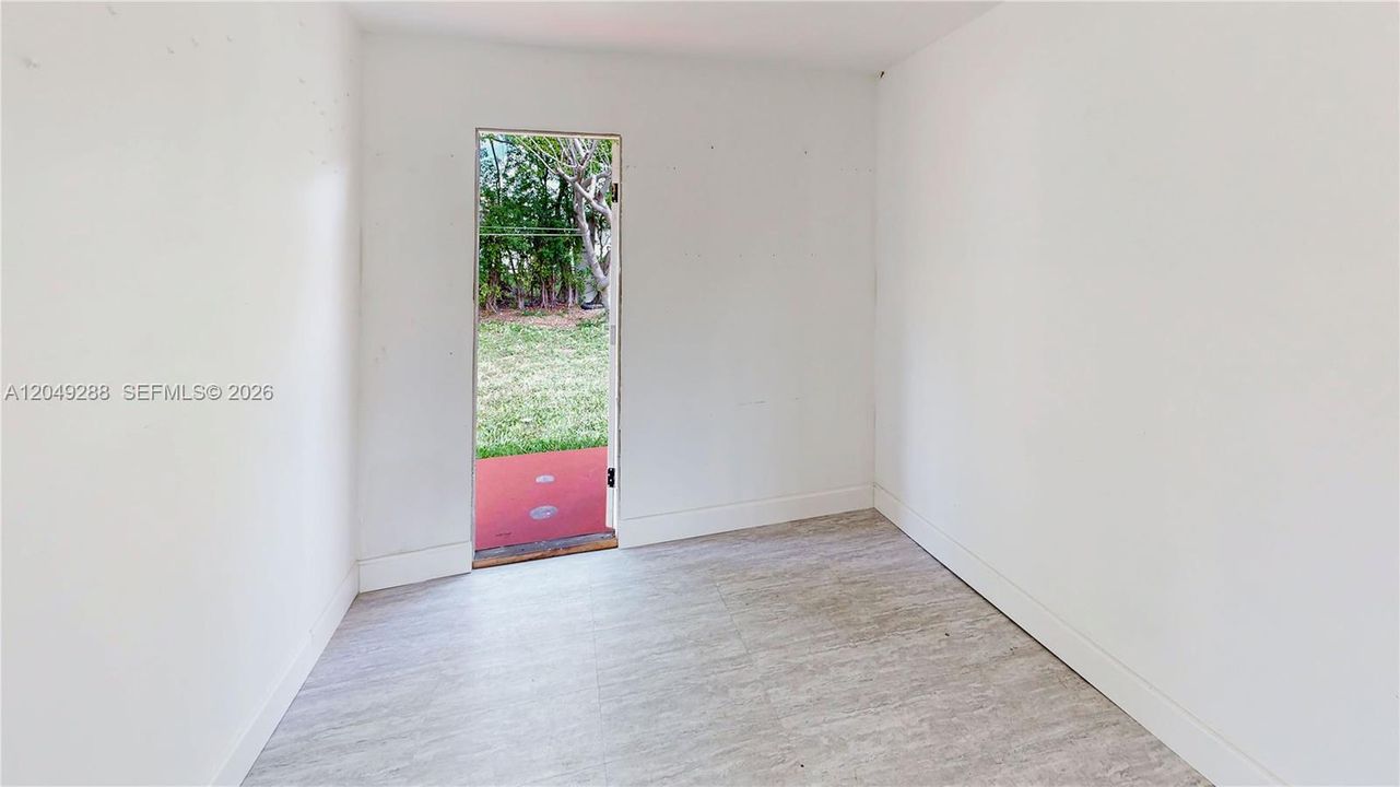 For Sale: $449,999 (3 beds, 1 baths, 1012 Square Feet)