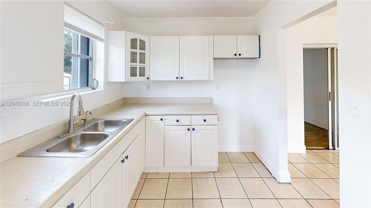 For Sale: $449,999 (3 beds, 1 baths, 1012 Square Feet)