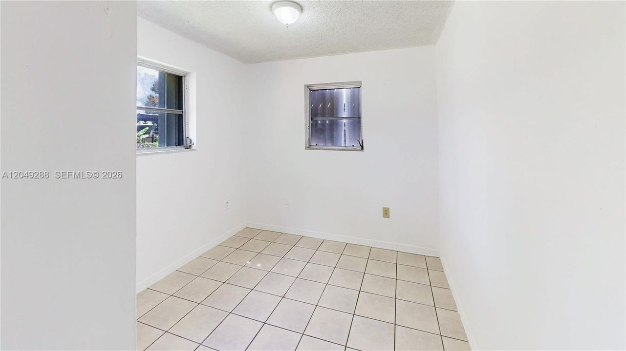 For Sale: $449,999 (3 beds, 1 baths, 1012 Square Feet)