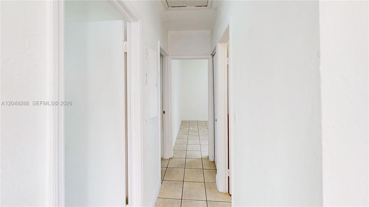 For Sale: $449,999 (3 beds, 1 baths, 1012 Square Feet)