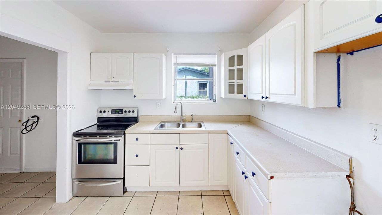 For Sale: $449,999 (3 beds, 1 baths, 1012 Square Feet)