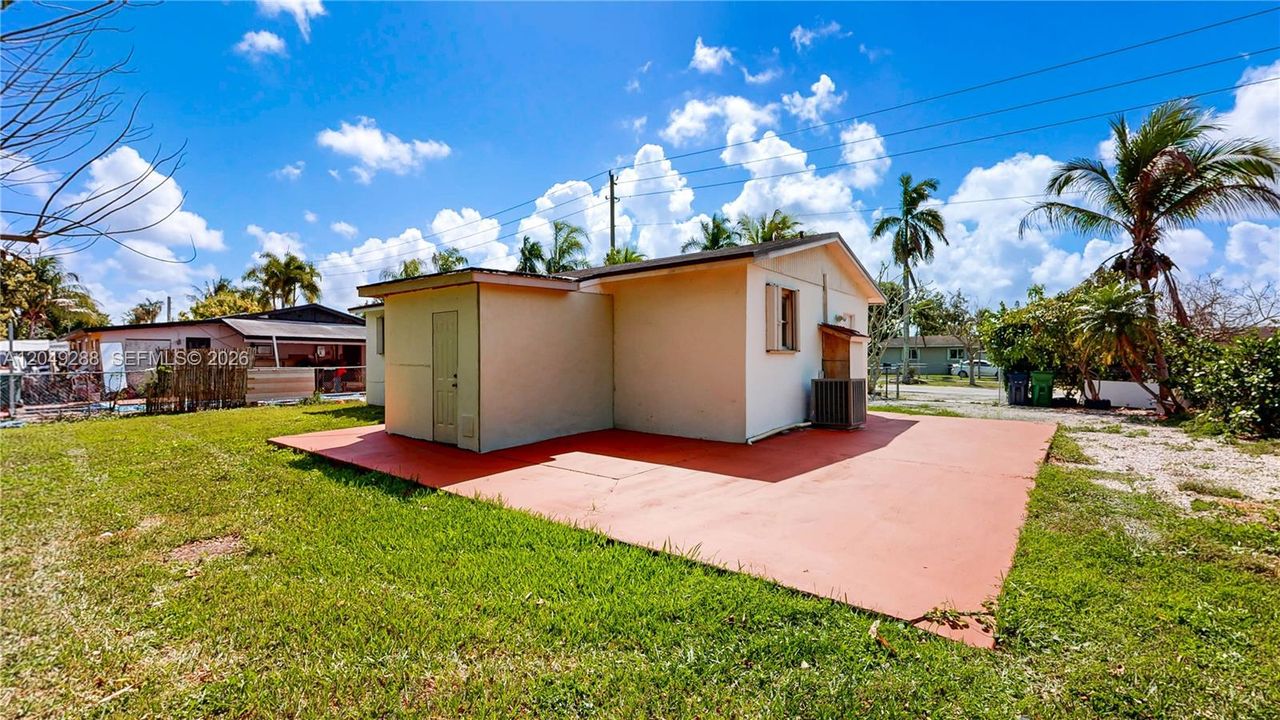 For Sale: $449,999 (3 beds, 1 baths, 1012 Square Feet)