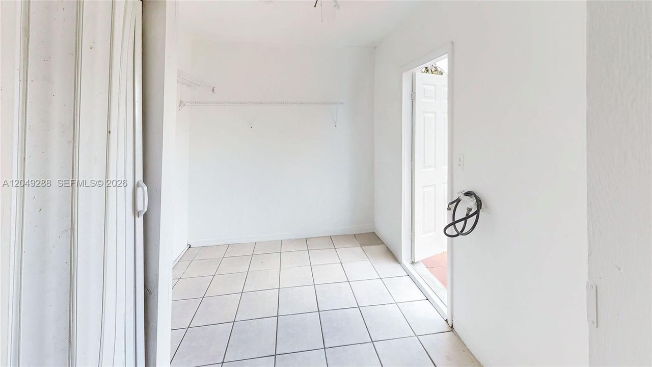 For Sale: $449,999 (3 beds, 1 baths, 1012 Square Feet)