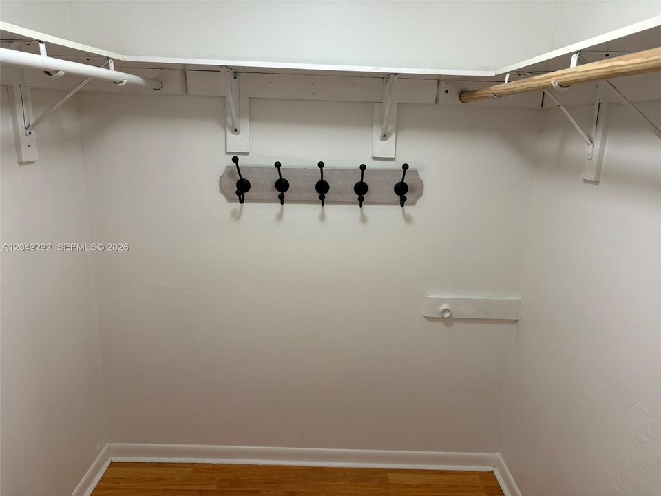 For Rent: $2,100 (2 beds, 2 baths, 965 Square Feet)