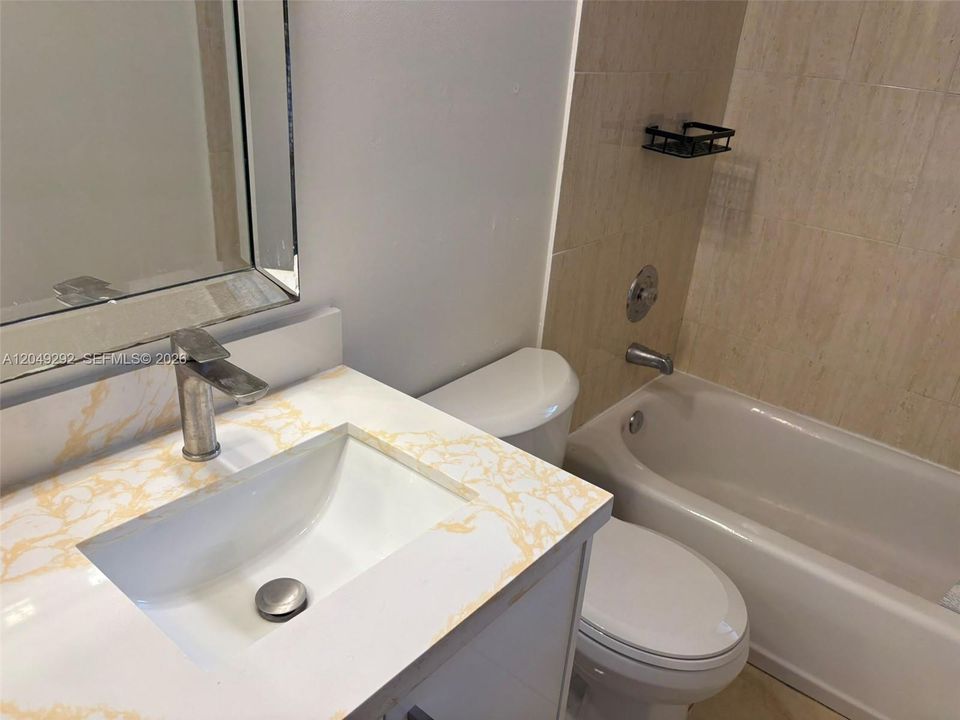 For Rent: $2,100 (2 beds, 2 baths, 965 Square Feet)