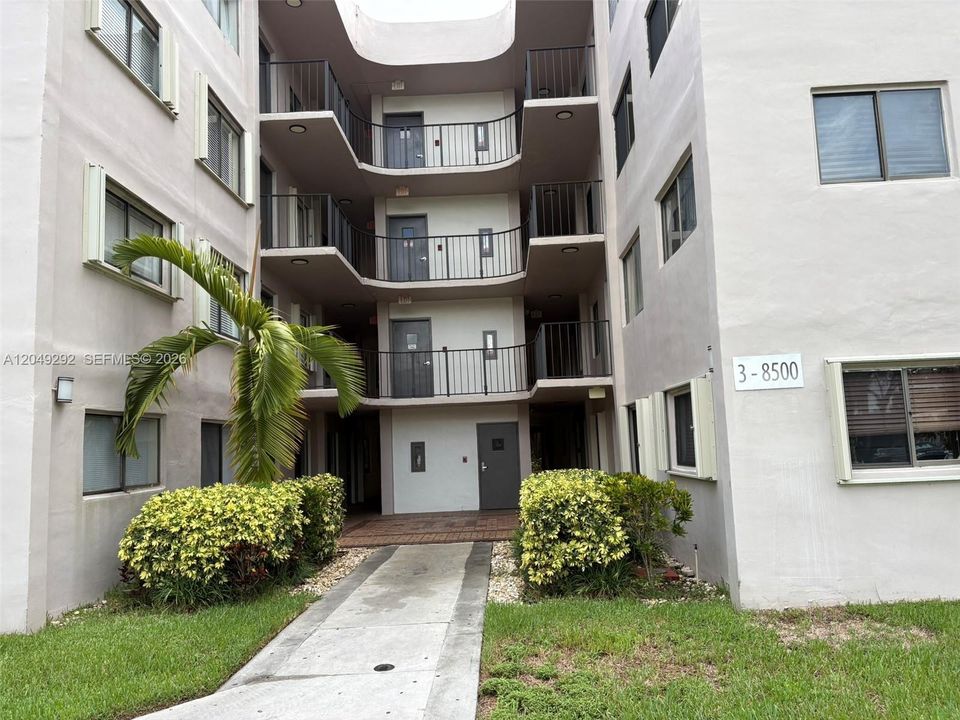 For Rent: $2,100 (2 beds, 2 baths, 965 Square Feet)