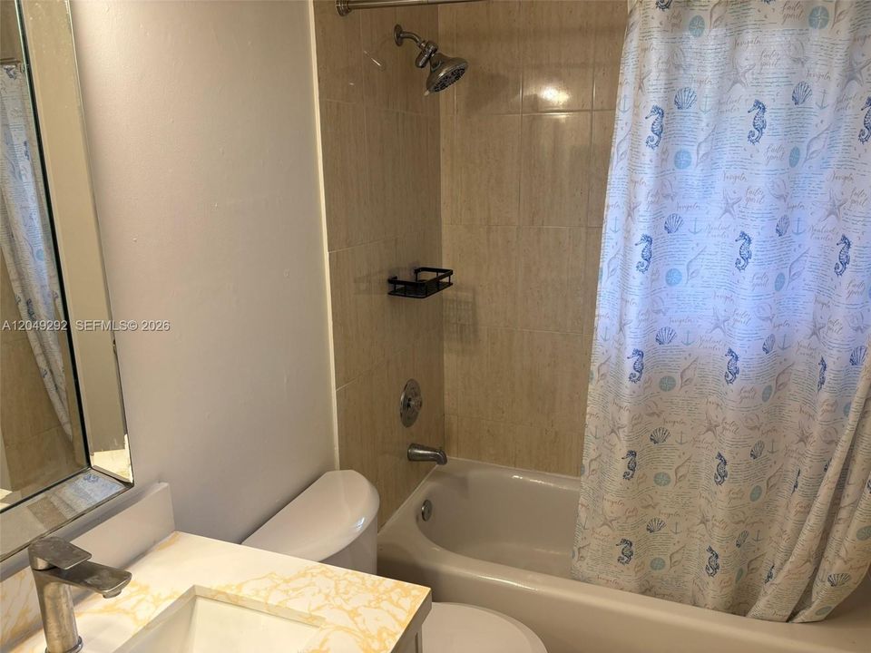 For Rent: $2,100 (2 beds, 2 baths, 965 Square Feet)